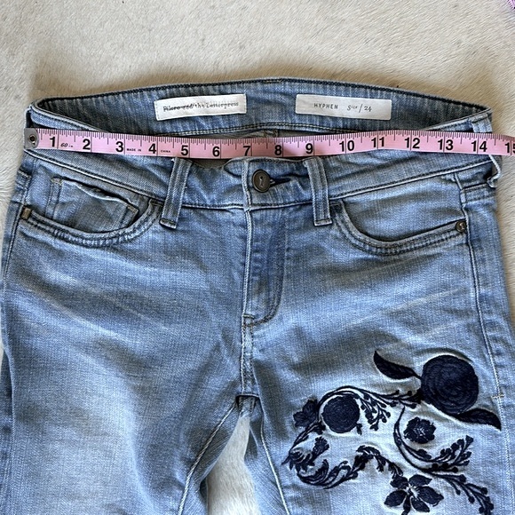 Pilcro Hyphen embroidered jeans - Picture 8 of 16